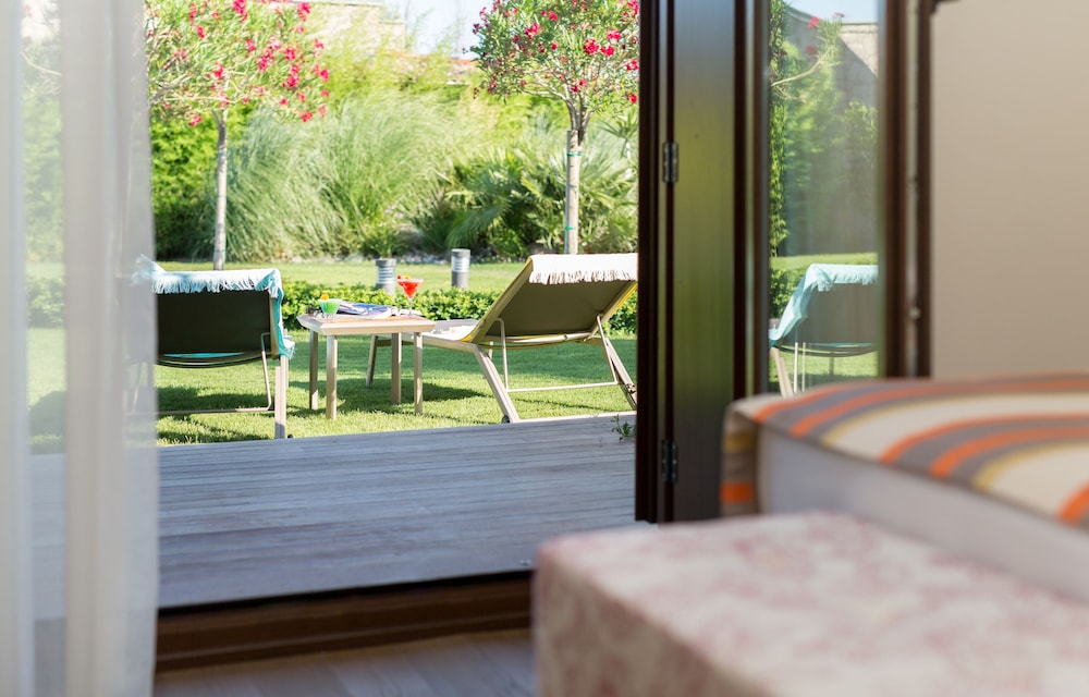 Deluxe Double Room, Garden View photo 3