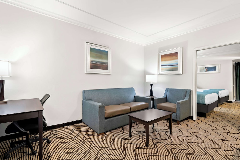 Suite, 2 Queen Beds, Non Smoking, Refrigerator & Microwave (with Sofabed) photo 2