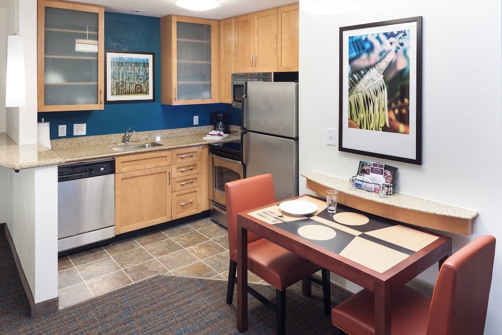 Suite, 1 Bedroom - Photo 1