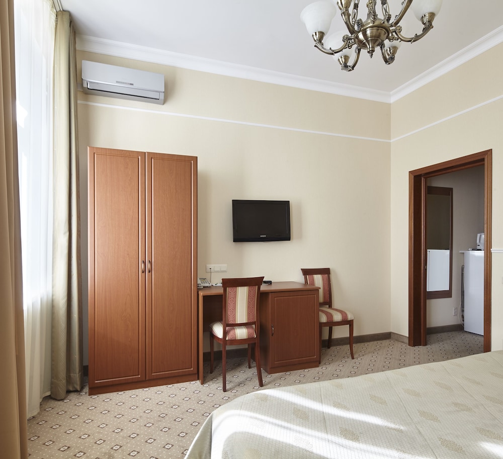 Standard Double or Twin Room, 1 Double or 2 Twin Beds photo 2