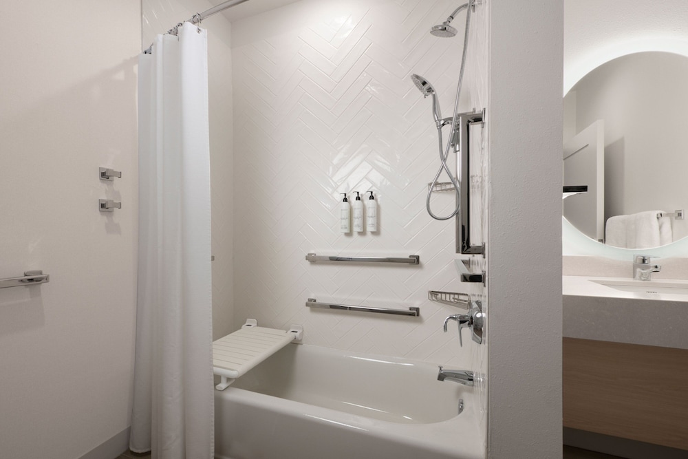 Suite, 1 Bedroom - Photo 7