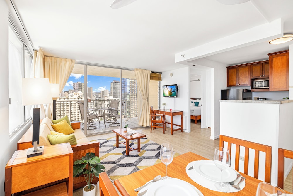 Pacific Monarch - 1 BR - Ocean & City Views: Romantic Suite, 1 Bedroom, Balcony, Ocean View (0103) photo