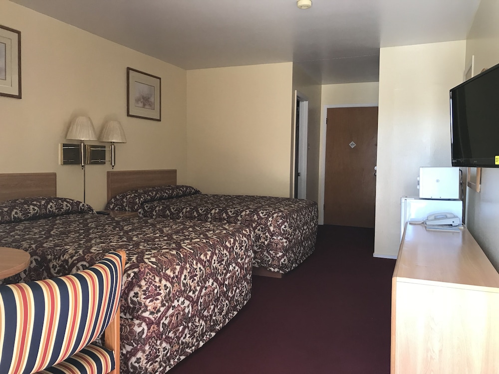 Standard Double Room, 2 Double Beds, Smoking photo 2