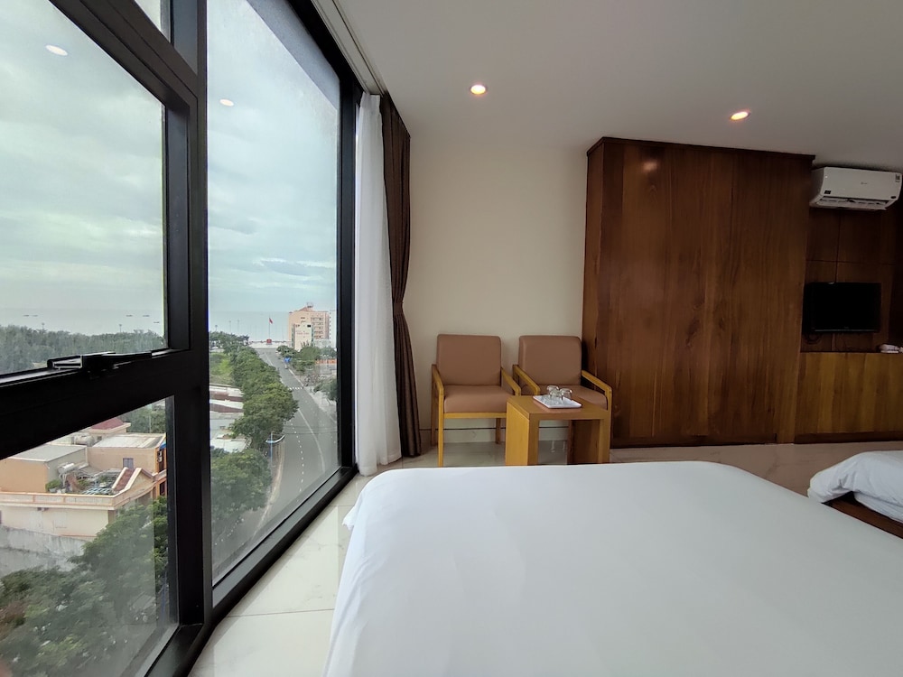 Family Room, Ocean View - Photo 3