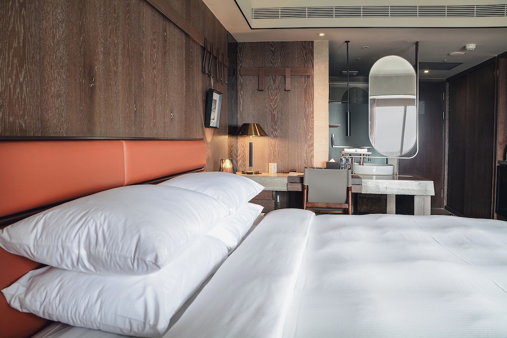 Executive Room, 1 King Bed, Sea View photo 2