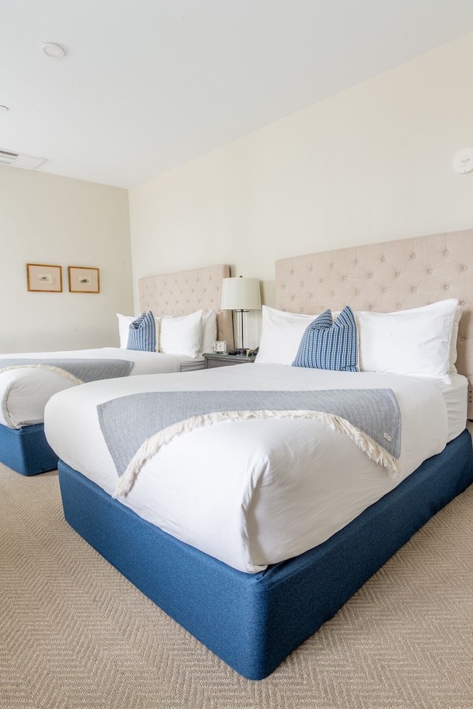 Standard Double Room, 2 Queen Beds, Non Smoking photo 2