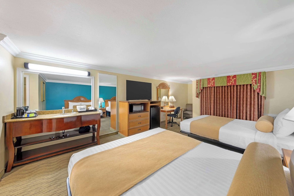 Standard Room, 2 Queen Beds, Non Smoking, Balcony - Photo 3