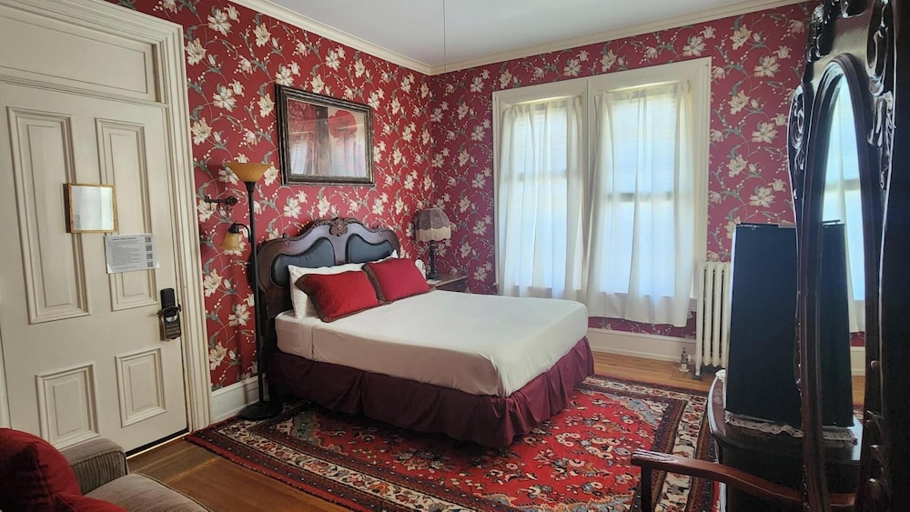 Romantic Room, 1 Queen Bed, Non Smoking, Poolside (Room 4)