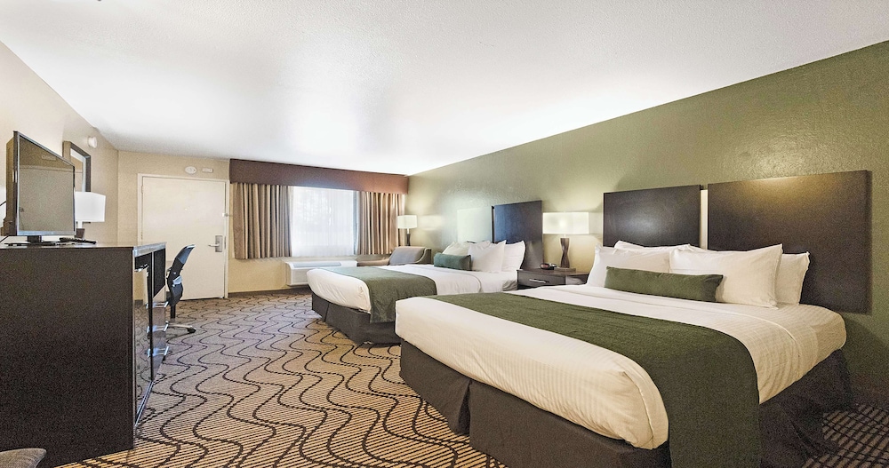 Deluxe Room, 2 Queen Beds, Non Smoking, Refrigerator & Microwave - Photo 8
