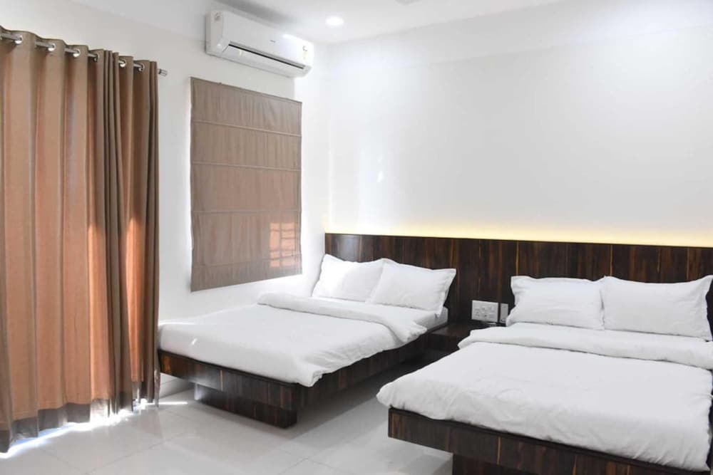 Quadruple Room - Photo 1