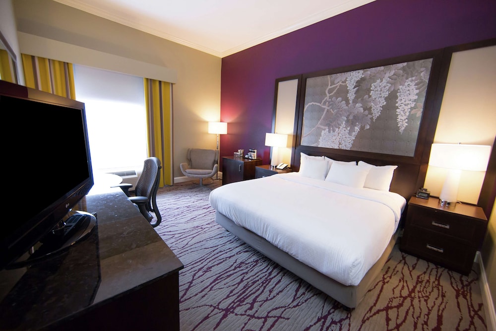 Room, 1 King Bed, Jetted Tub - Photo 3