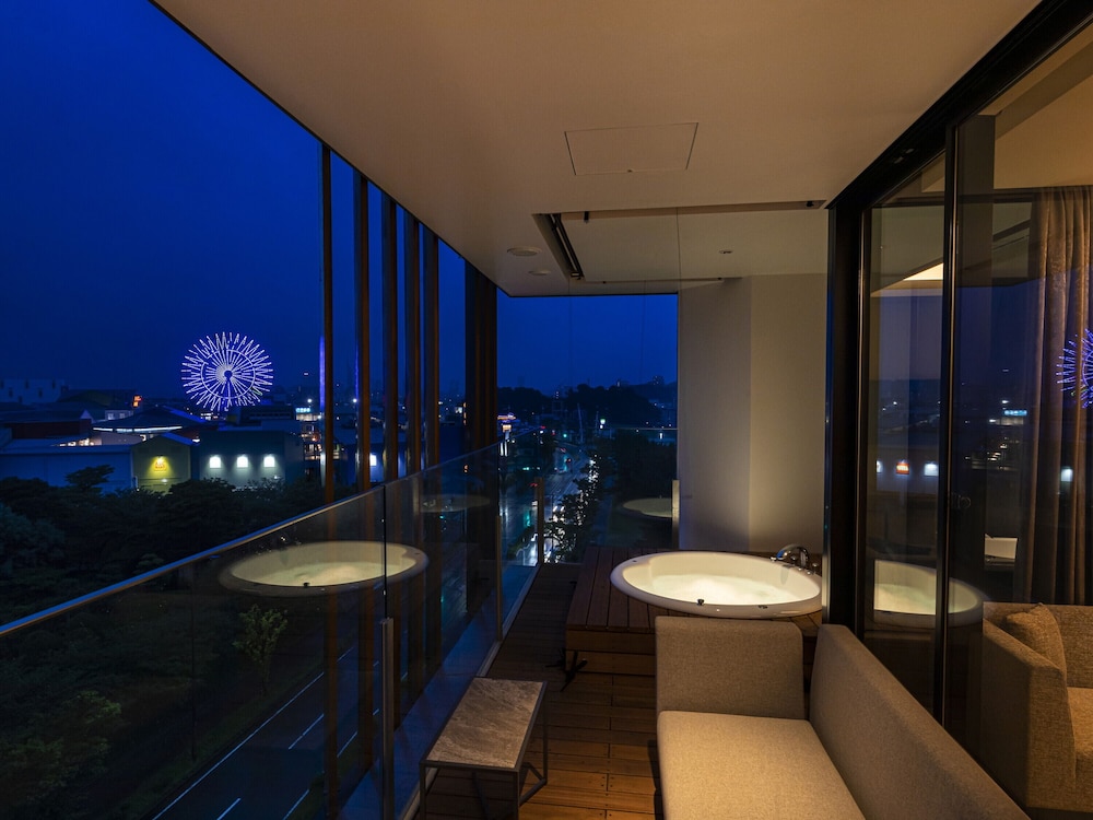 Luxury Suite - Photo 2