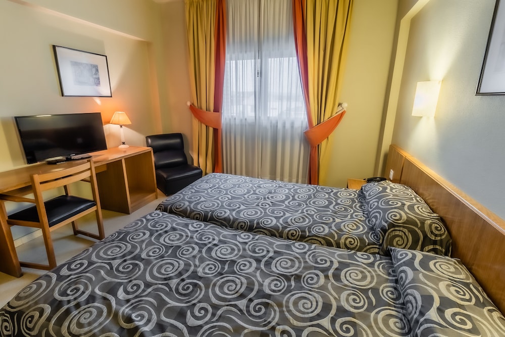 Double or Twin Room - Photo 2