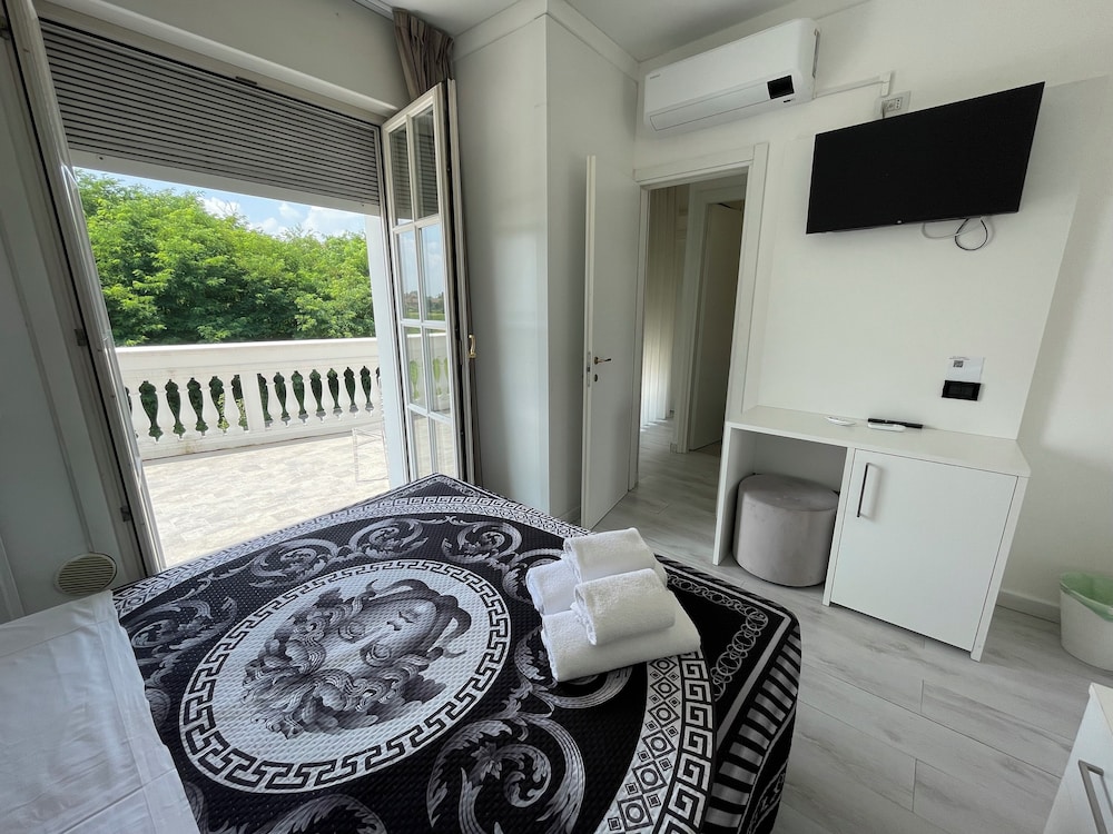 Classic Double Room - Photo 4