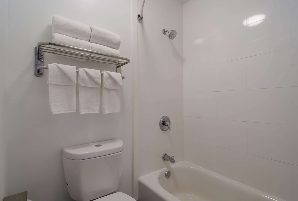 Room, 2 Queen Beds - Photo 5