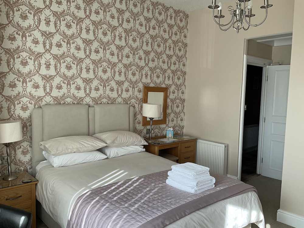 Superior Double Room, Ensuite (1st floor, Front of house) photo 2