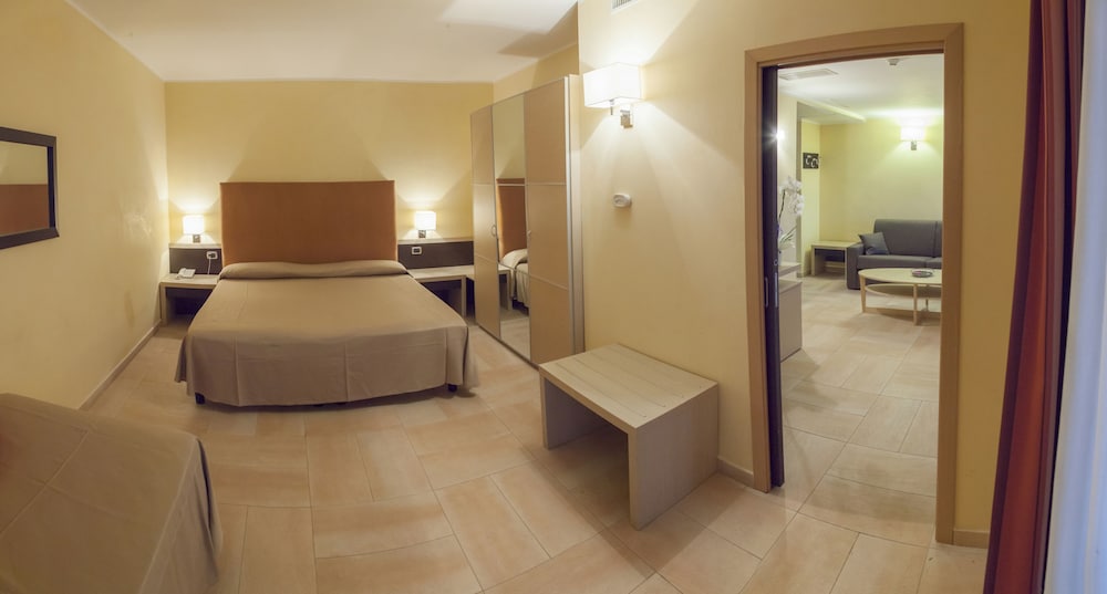 Family Room, 2 Bedrooms