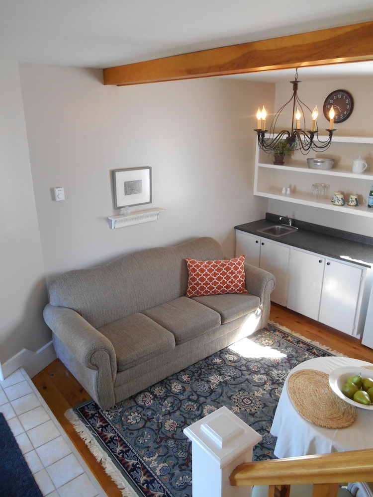 Premiere Apartment photo 2