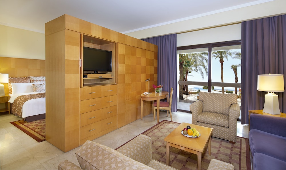 Suite, 1 Bedroom, Smoking, Pool View - Photo 1