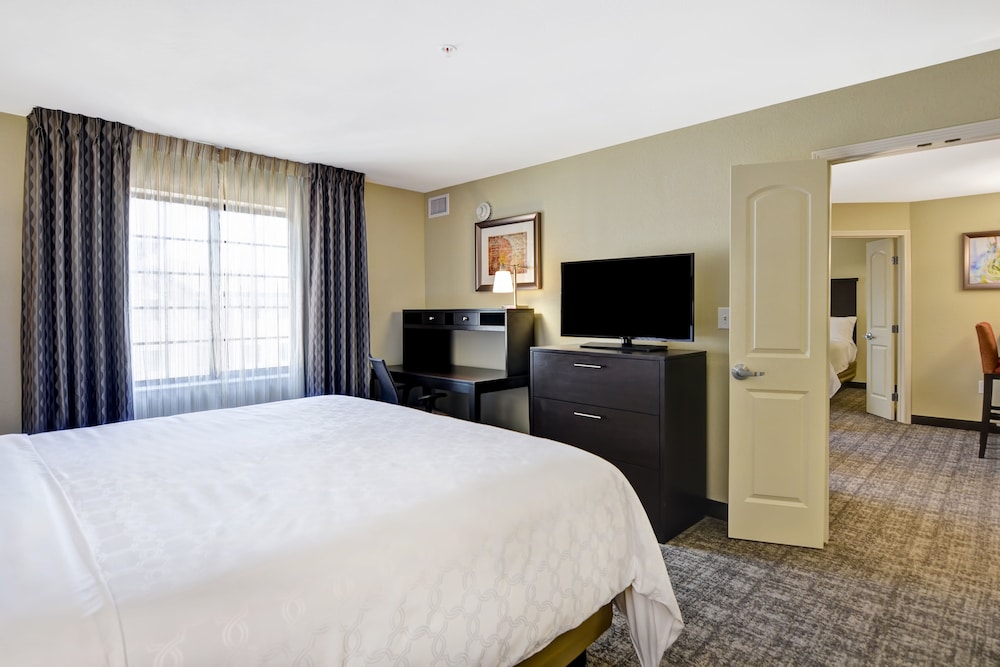 Suite, Multiple Beds, Kitchen photo 3
