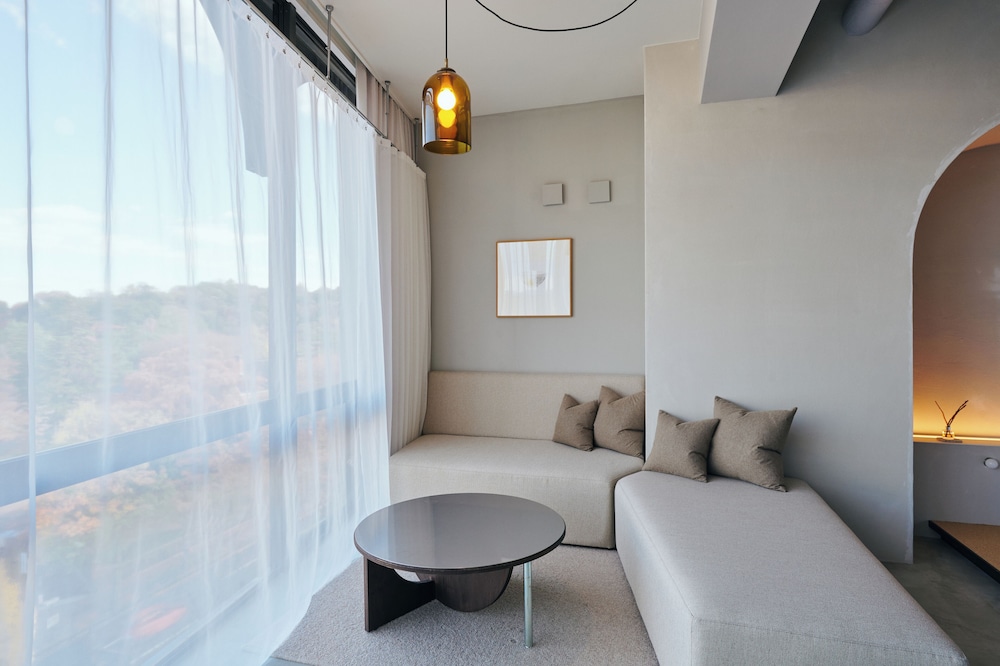 City Room, 1 King Bed, Ensuite, City View - Photo 5