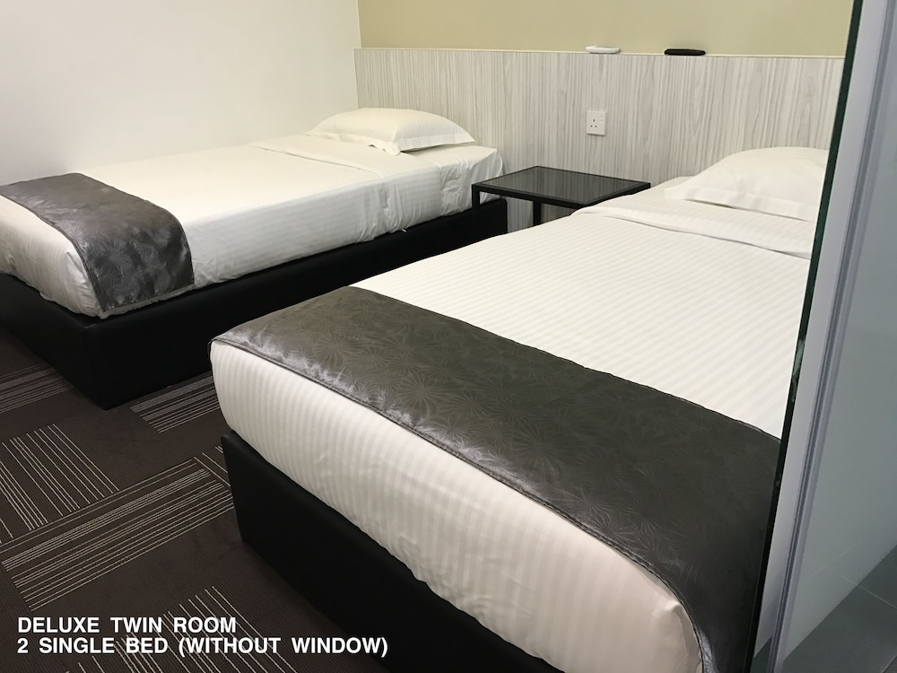 Deluxe Twin Room, No Windows