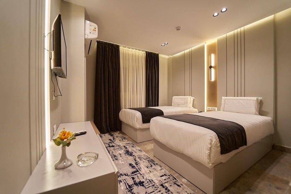 Standard Twin Room - Photo 1