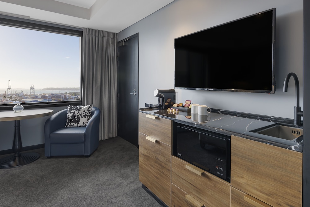 Interconnecting Executive Studio