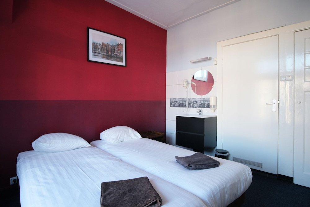 Twin Room, Private Bathroom (Balcony) photo 2