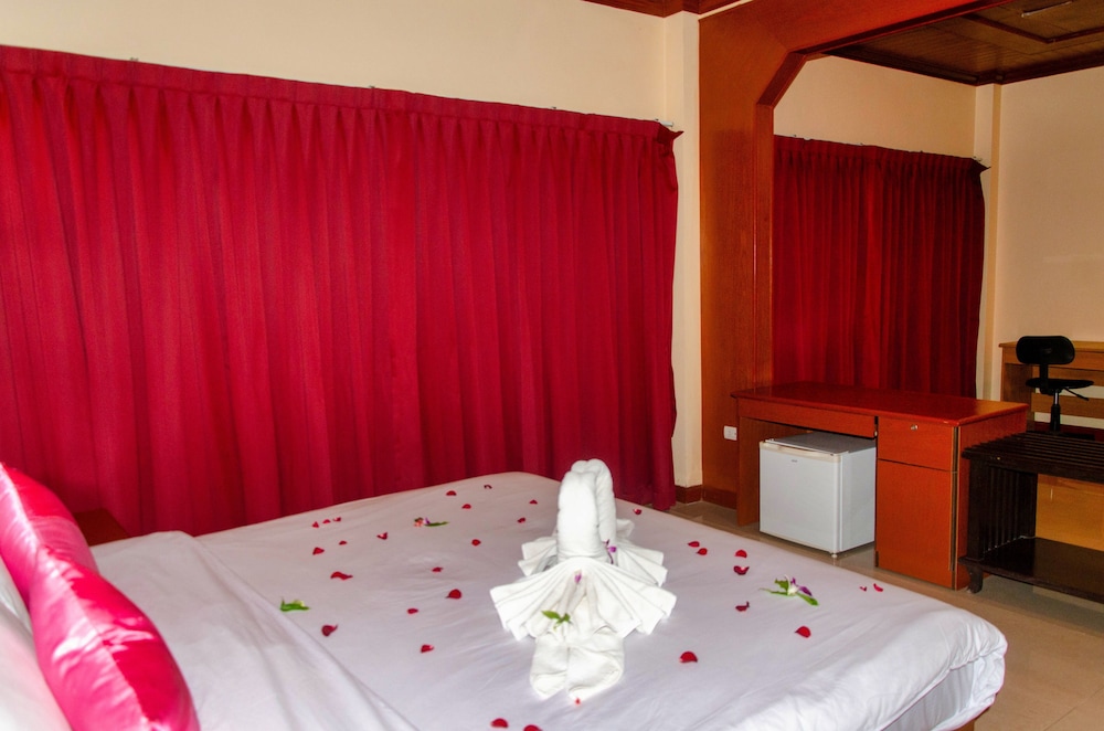 Deluxe Quadruple Room - Photo 13