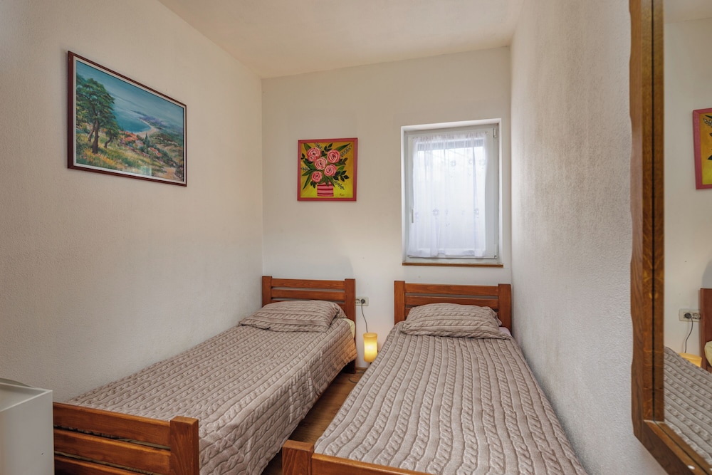 Family Apartment, Multiple Bedrooms (Countyside Apartment Gracijela)
