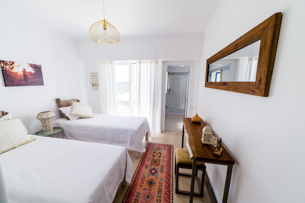 Basic Suite, Private Bathroom, Sea Facing photo 2