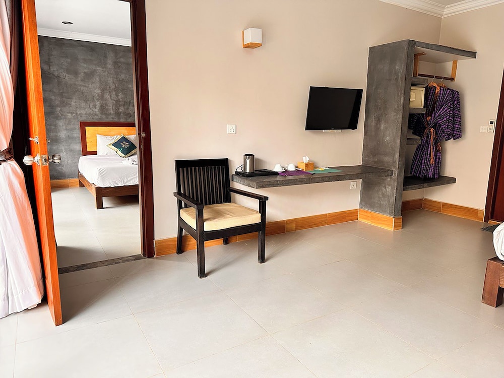 Deluxe Family Connecting Room with Terrace