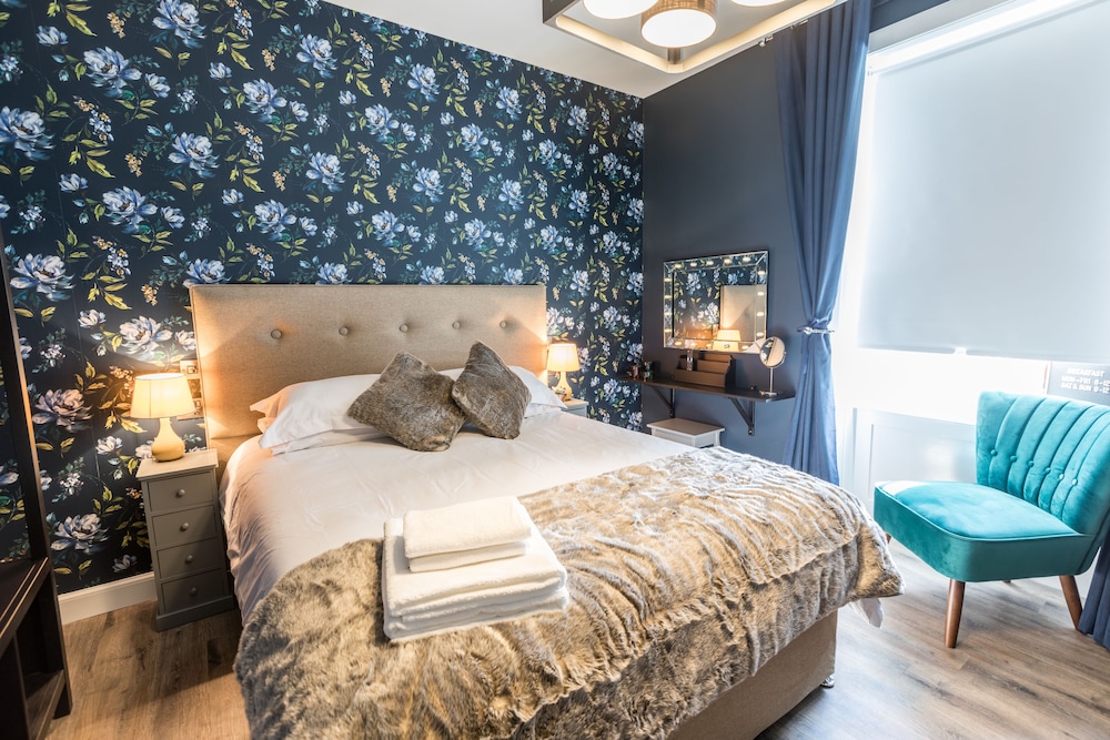 Deluxe King Room - Photo 1