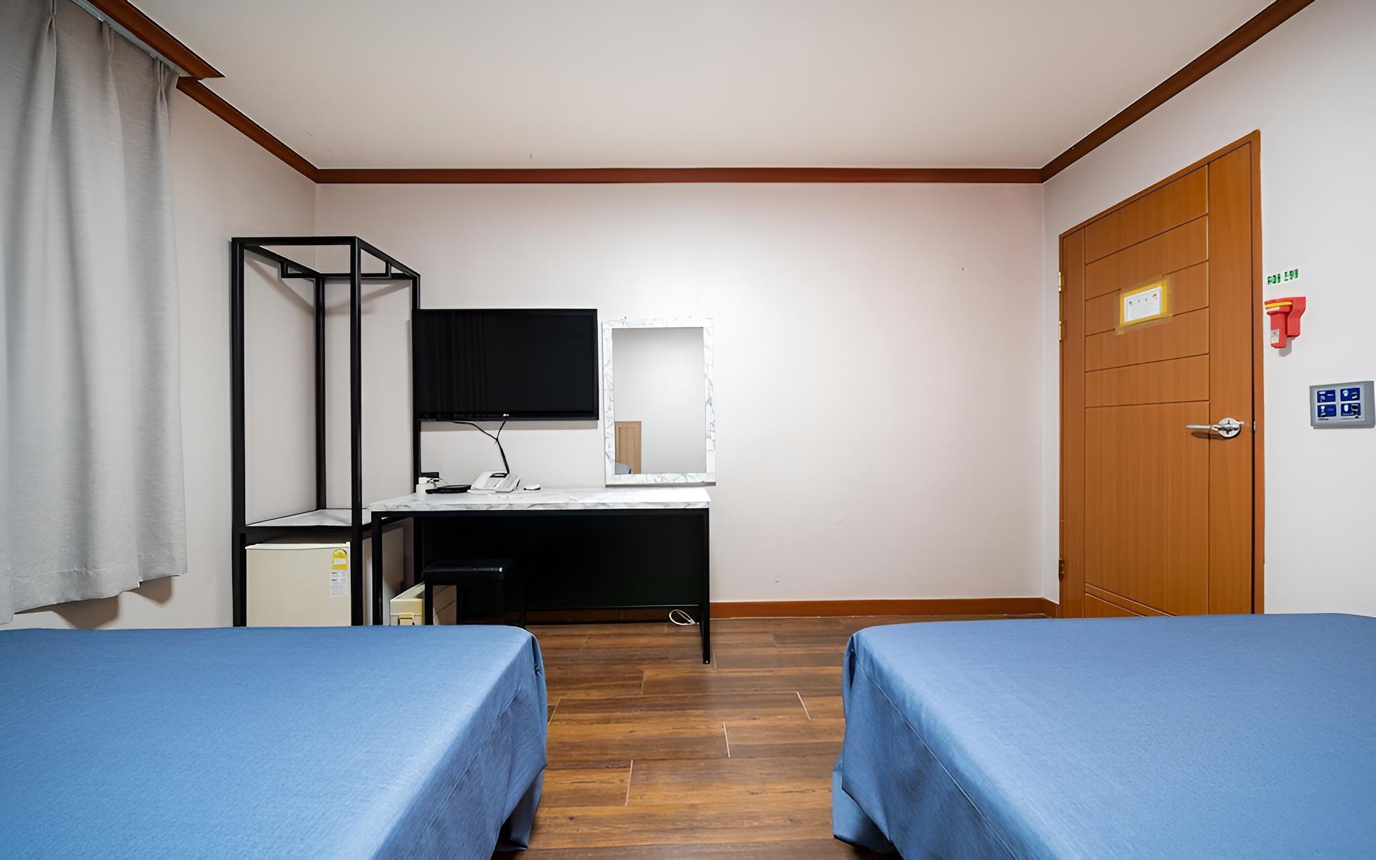 Room (Twin) photo 3