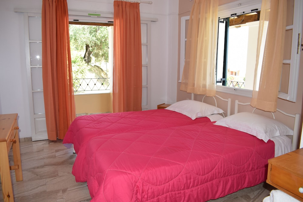 Studio, 2 Twin Beds