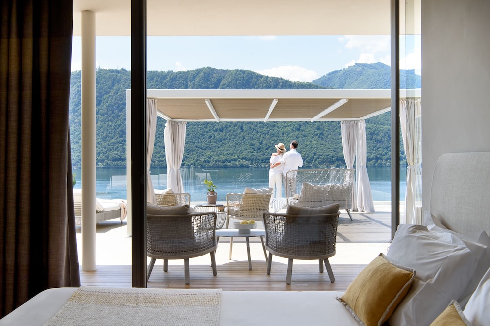 Luxury Penthouse, Jetted Tub, Lake View photo 2