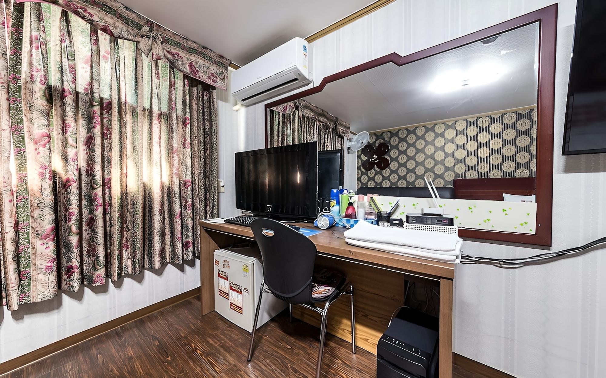 Room (Western-style (Standard room)) - Photo 3