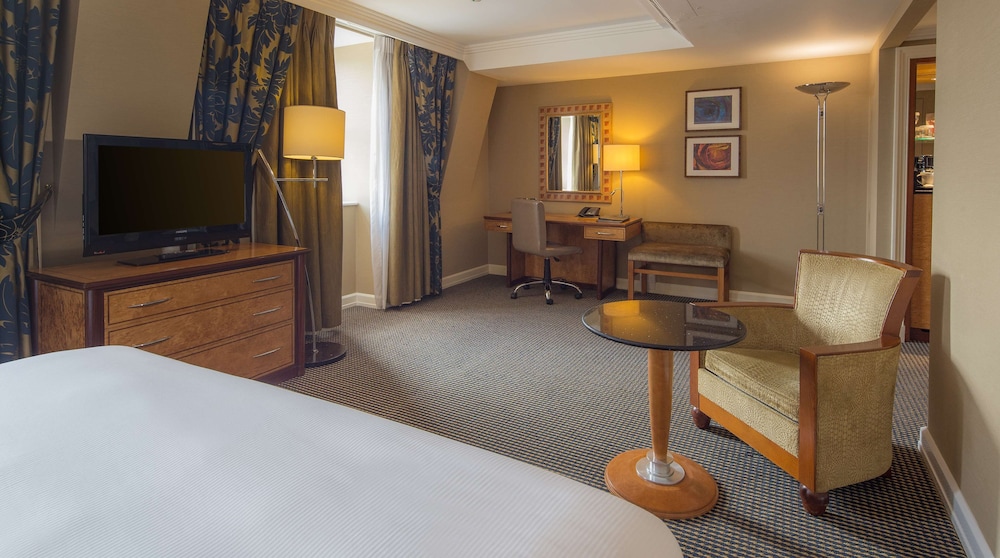 Executive Terrace Suite, 1 King Bed, Terrace, City View