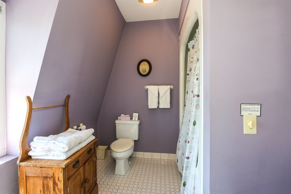 Room 8 photo 3