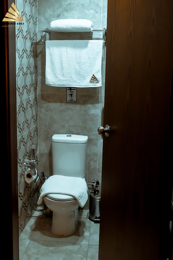 Family Quadruple Room, City View (5 Guests) - Photo 6
