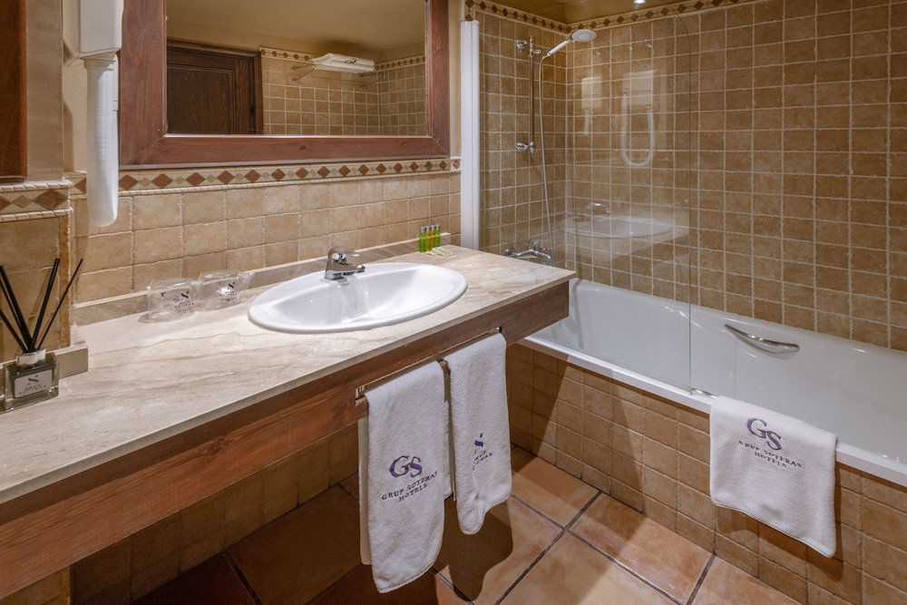 Classic Double or Twin Room - Photo 9