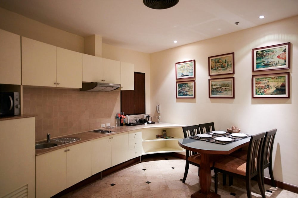 Ambassador Suite (2 Bedrooms With Jacuzzi) (Corner Wing) photo 3