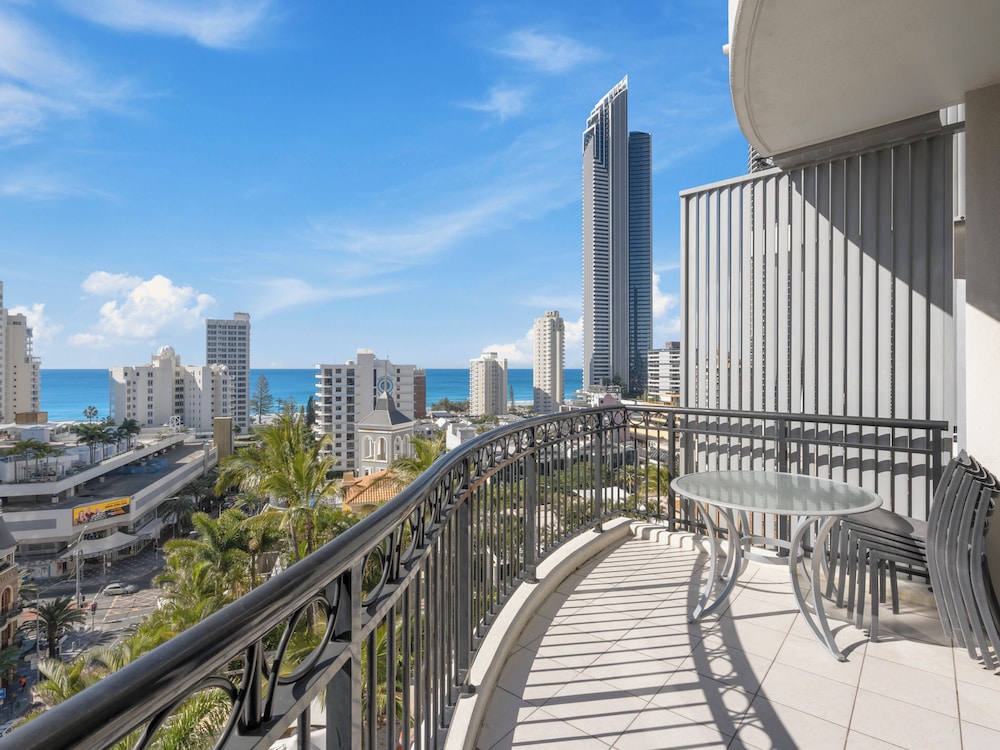 Three-Bedroom Apartment with Ocean View (High Floor) photo 2