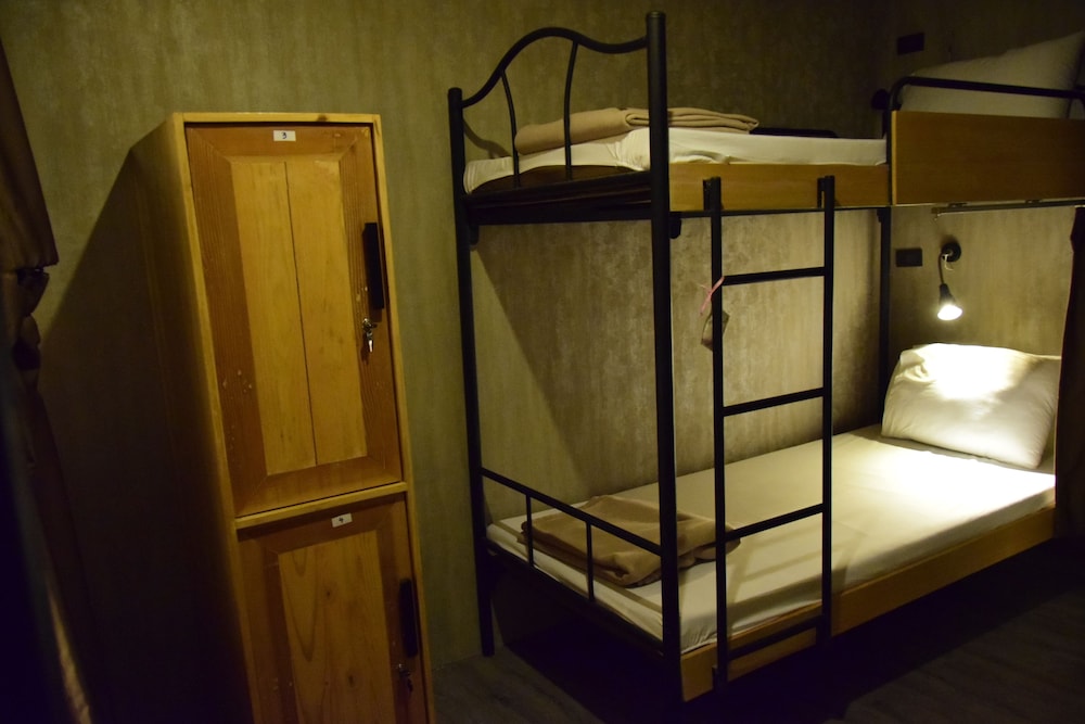 Mixed Dormitory, Shared Bathroom photo 2