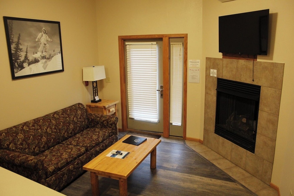 Suite, 1 Bedroom, Mobility Accessible (Cedar Haus, 1 King bed) - Photo 5