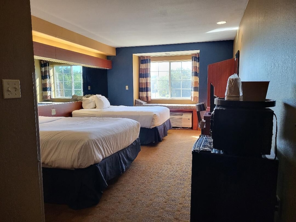 Room, 2 Queen Beds, Accessible, Non Smoking photo 2