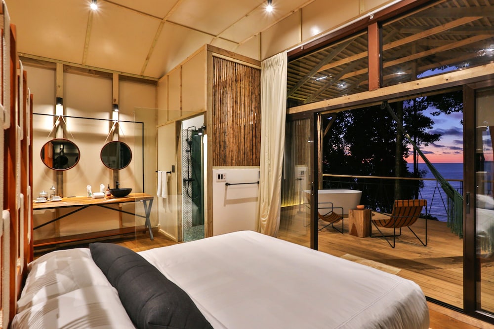 Oceanview Tree House Bungalow