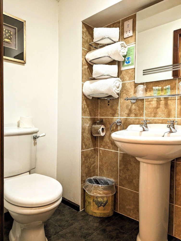 Lower Ground Floor Room photo 3