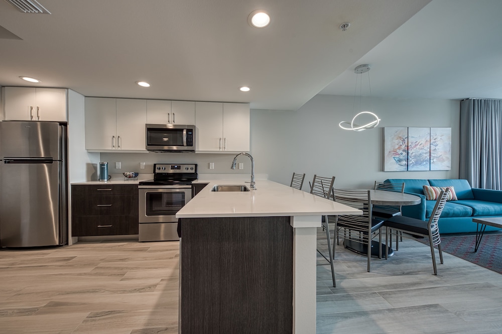 Suite, 2 Bedrooms, Bay View - Photo 7